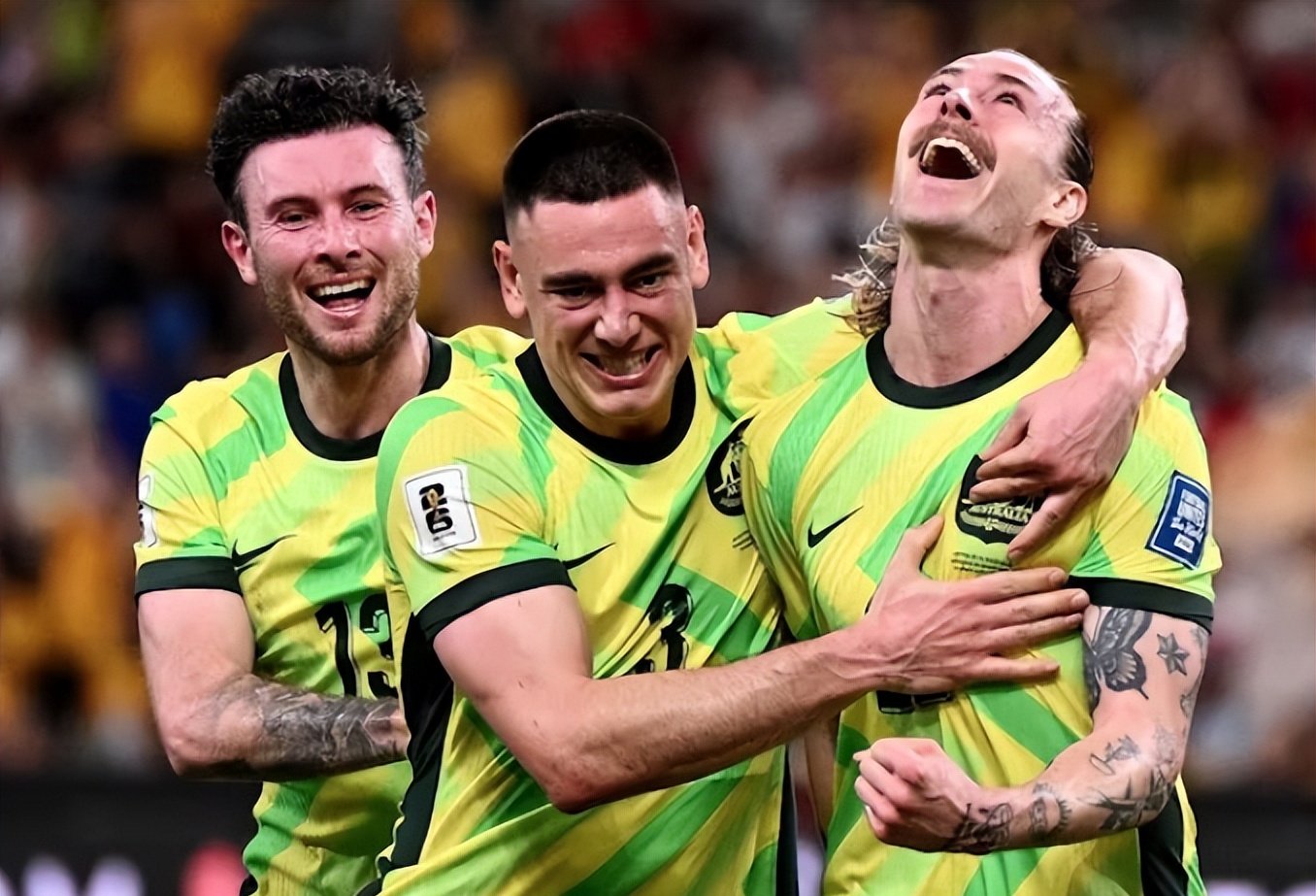 乐鱼体育app-赛地聚焦：意大利杯赛后热度飙升，曼城豪取连胜，压力陡增，团队化学反应显著 